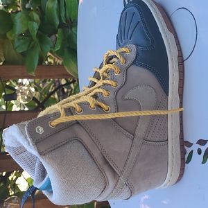 Nike Women's Dunk Sky Hi SneakerBoot Size 5 w/hidden wedge